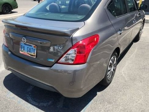 Used 2015 Nissan Versa SV FWD image 4