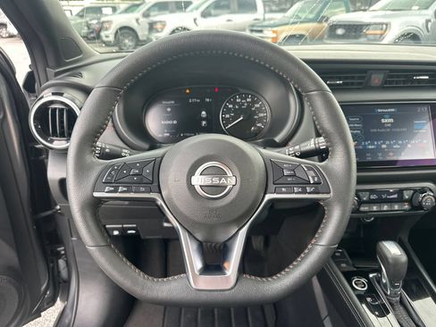 Used 2023 Nissan Kicks SR w/ SR Premium Package FWD image 25