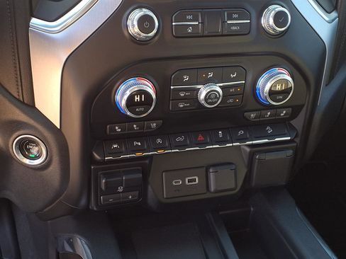 Used 2019 GMC Sierra 1500 SLT w/ SLT Premium Plus Package image 9