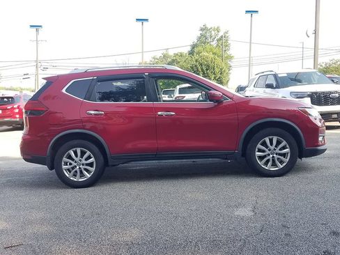 Used 2017 Nissan Rogue SV w/ SV Premium Package AWD/4WD image 4