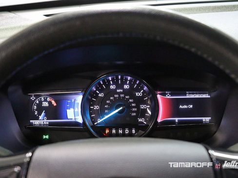 Used 2019 Ford Explorer XLT w/ Equipment Group 202A image 5