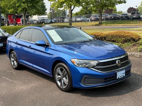 Used 2024 Volkswagen Jetta SE FWD image 2