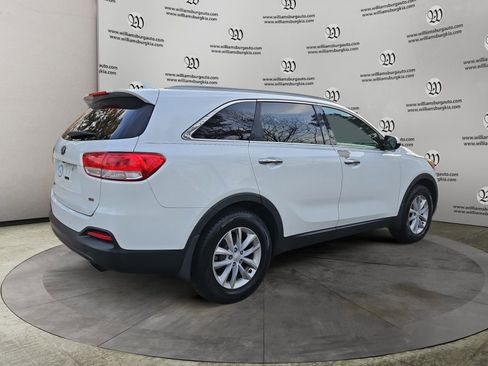 Used 2016 Kia Sorento LX w/ LX Convenience Package image 5