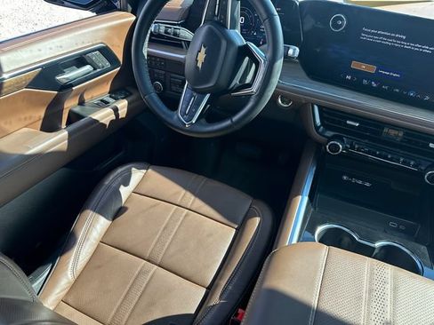 Used 2025 Chevrolet Tahoe High Country AWD/4WD image 23