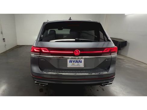 Used 2024 Volkswagen Atlas SEL Premium R-Line AWD/4WD image 7