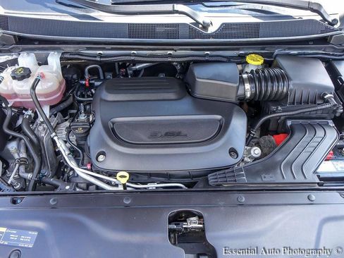 Used 2024 Chrysler Pacifica Touring-L FWD image 25