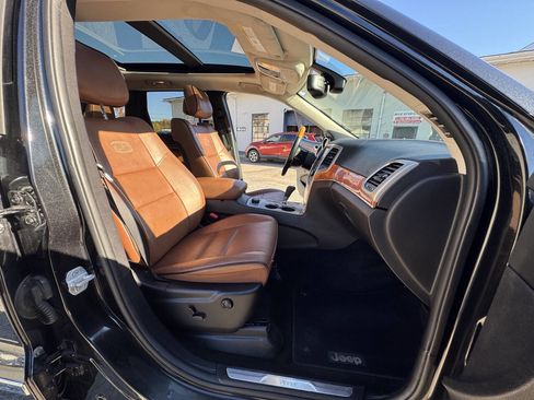 Used 2013 Jeep Grand Cherokee Overland image 60