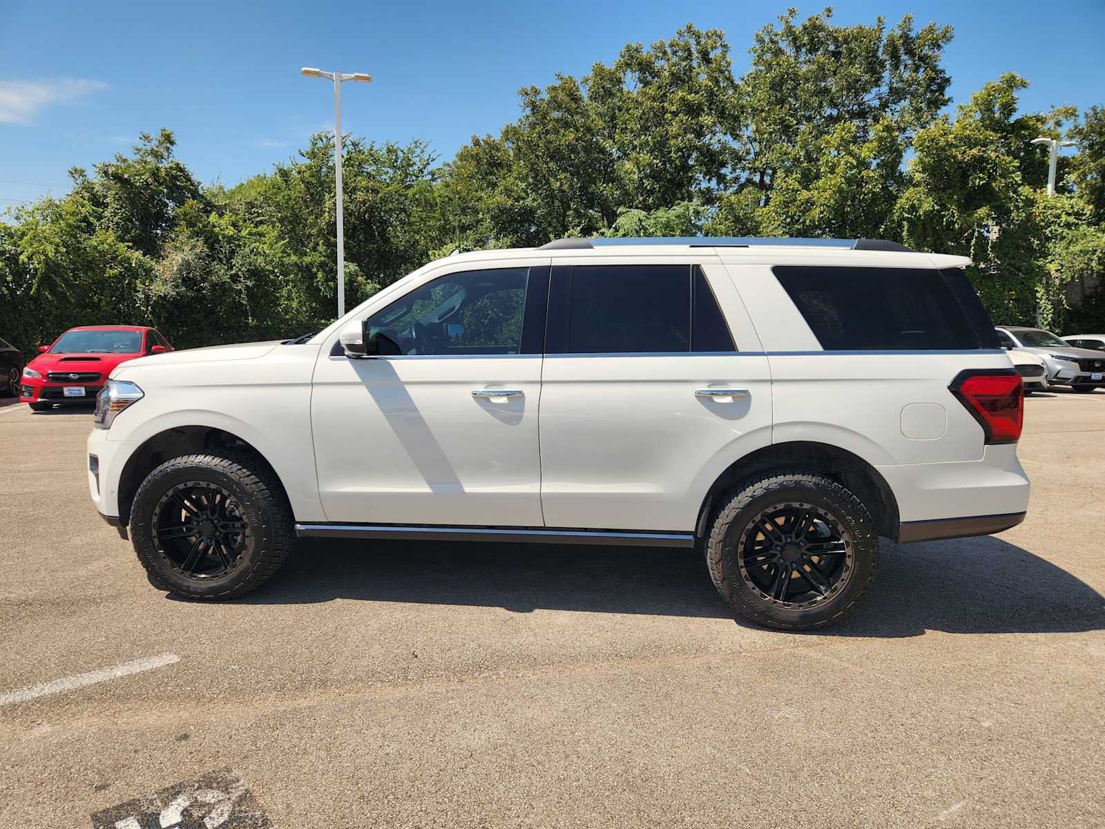 Used 2022 Ford Expedition Limited RWD image 4