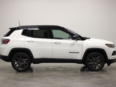 Used 2026 Jeep Compass Limited AWD/4WD image 9