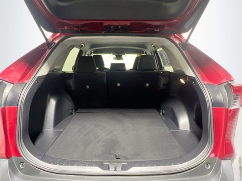 Used 2021 Toyota RAV4 LE image 33