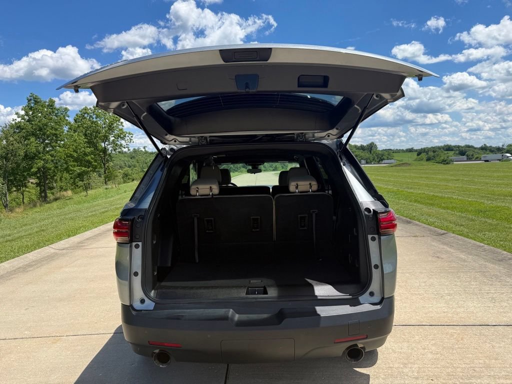 Used 2023 Chevrolet Traverse LS w/ Safety Package FWD image 5