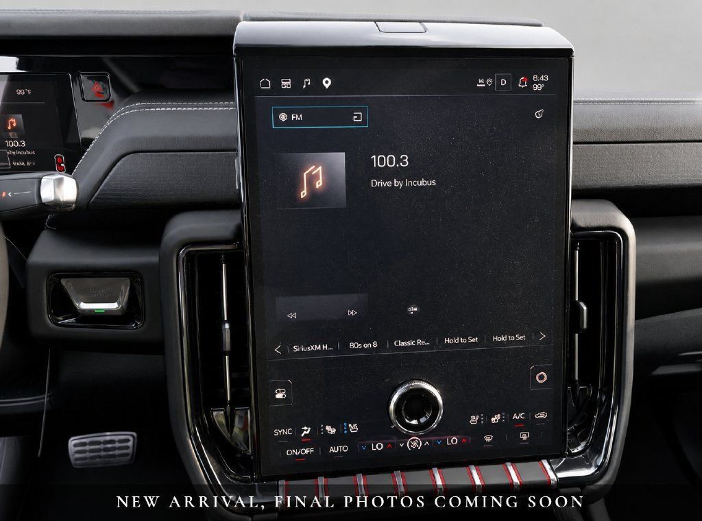 Used 2025 GMC Yukon AT4 Ultimate AWD/4WD image 13