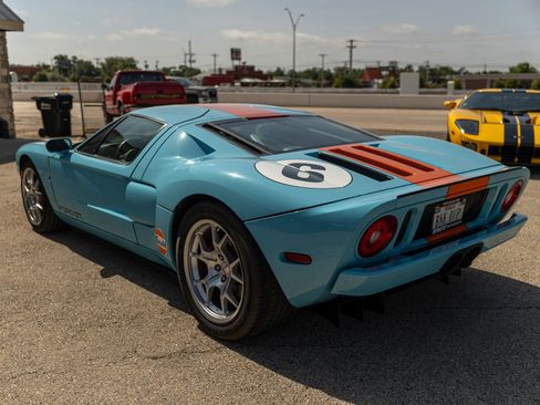 Used 2006 Ford GT RWD image 8