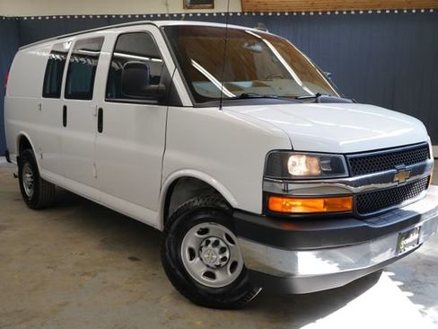 Used 2022 Chevrolet Express 2500 w/ Driver Convenience Package RWD image 3