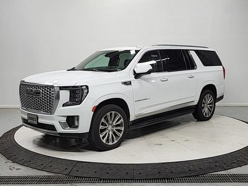 Used 2021 GMC Yukon XL Denali w/ Advanced Technology Package AWD/4WD image 3
