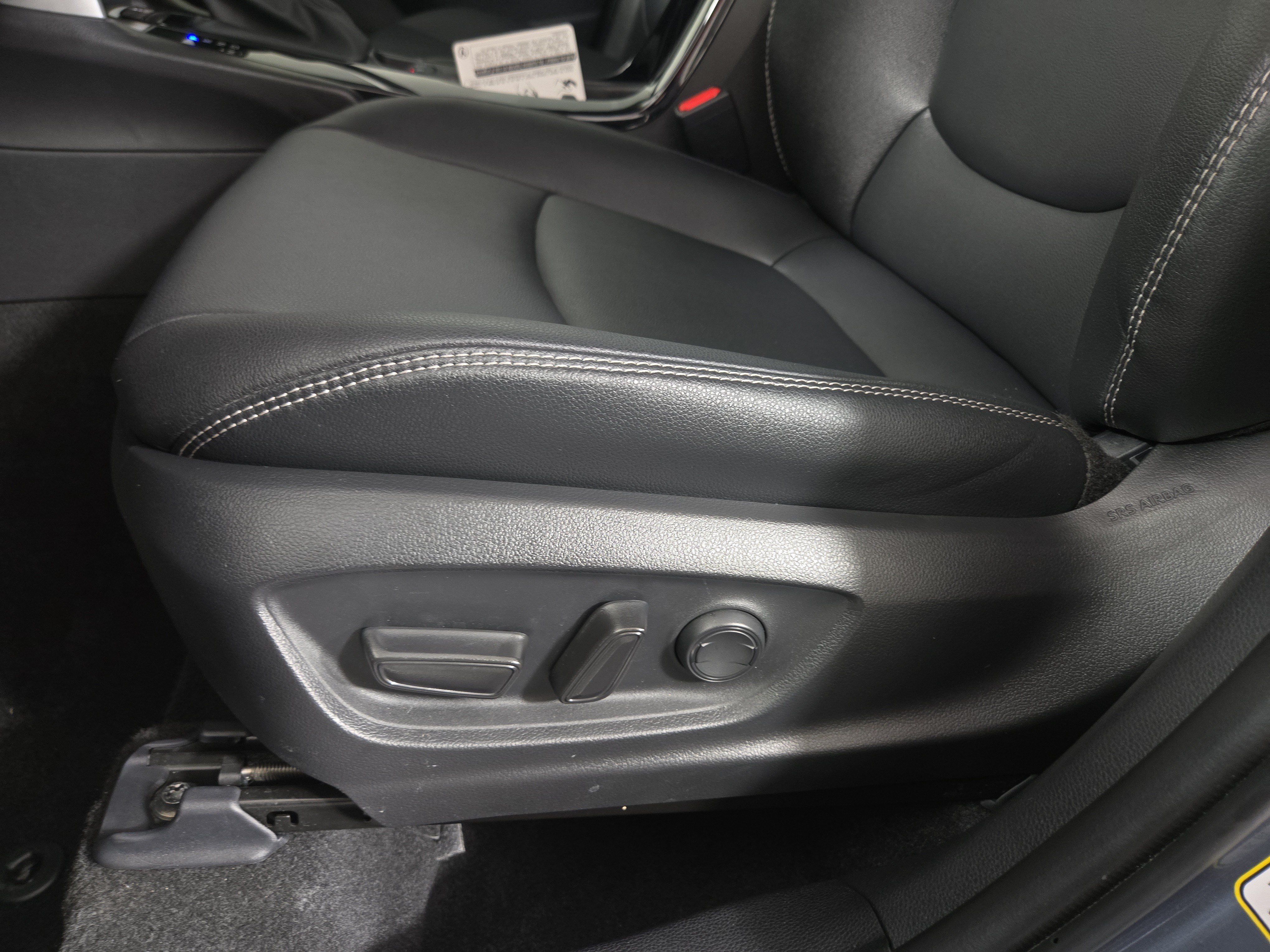 Used 2025 Toyota Corolla Cross XLE FWD image 29