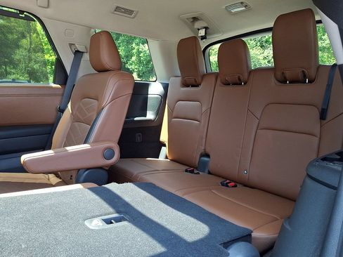 Certified 2023 Nissan Pathfinder Platinum AWD/4WD image 11