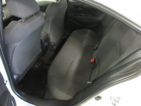 Used 2022 Toyota Corolla LE image 17