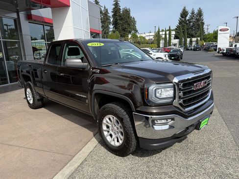 Used 2019 GMC Sierra 1500 SLE w/ SLE Value Package AWD/4WD image 7