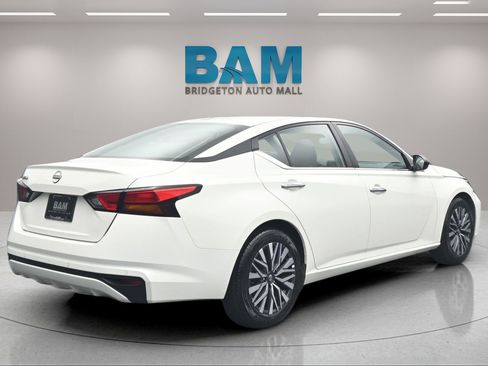 Used 2025 Nissan Altima 2.5 SV FWD image 5