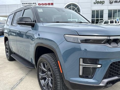 New 2026 Jeep Grand Wagoneer 4WD image 18