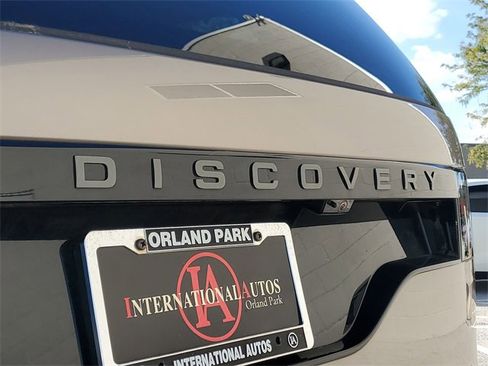 Used 2024 Land Rover Discovery Dynamic SE image 9