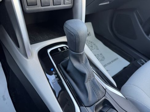 Used 2023 Toyota Corolla Cross L image 6