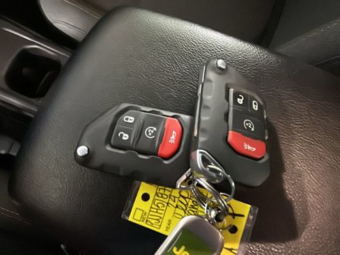 Used 2024 Jeep Wrangler Unlimited w/ Convenience Group AWD/4WD image 23