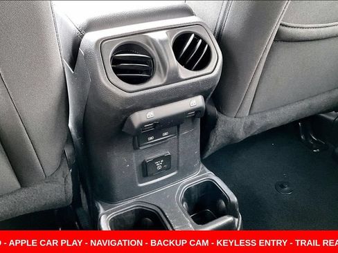 Used 2022 Jeep Wrangler Unlimited Sahara w/ LED Lighting Group AWD/4WD image 10