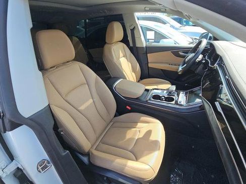 Used 2023 Audi Q8 Prestige w/ Prestige Package image 6