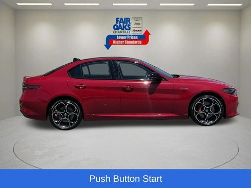 Used 2024 Alfa Romeo Giulia Veloce AWD/4WD image 6