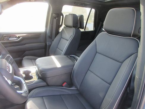 New 2026 GMC Yukon Elevation image 12