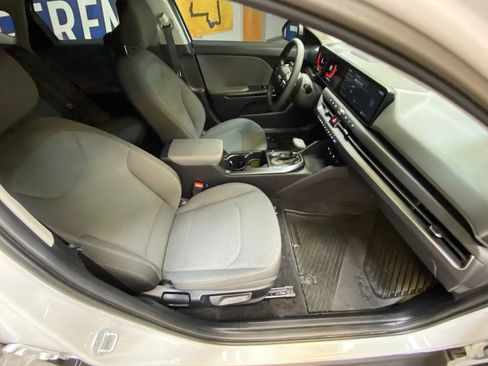 Used 2025 Kia K4 FWD image 25