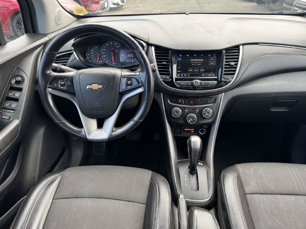 Used 2019 Chevrolet Trax LT w/ LT Convenience Package FWD image 16