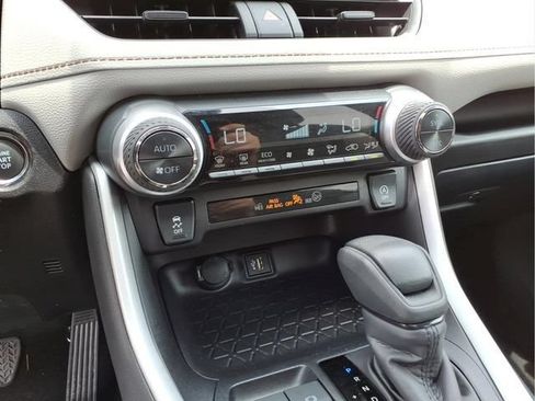 Used 2025 Toyota RAV4 XLE w/ Convenience Package FWD image 26