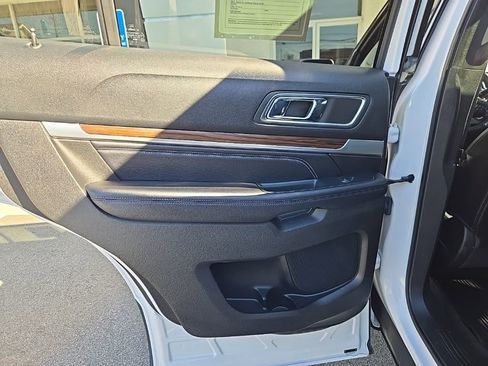 Used 2018 Ford Explorer Limited w/ Equipment Group 301A image 43