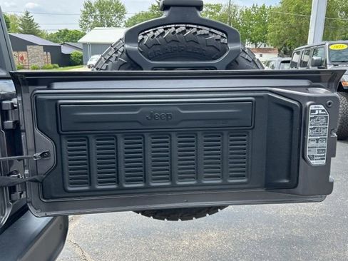 Used 2020 Jeep Wrangler Unlimited Sahara AWD/4WD image 11