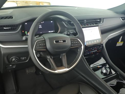 New 2025 Jeep Grand Cherokee L Limited w/ Luxury Tech Group II image 13