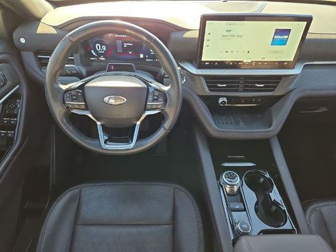 Certified 2025 Ford Explorer Platinum RWD image 14