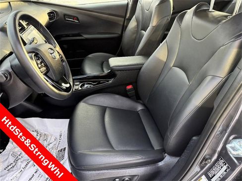 Used 2022 Toyota Prius XLE image 16