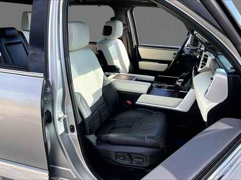 Used 2022 Toyota Tundra Capstone AWD/4WD image 7