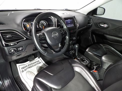 Used 2019 Jeep Cherokee Latitude Plus image 9