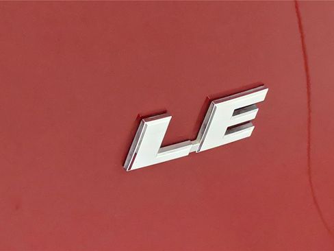 Used 2019 Toyota RAV4 LE image 21