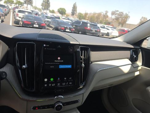 Used 2023 Volvo XC60 B5 Plus w/ Climate Package AWD/4WD image 4