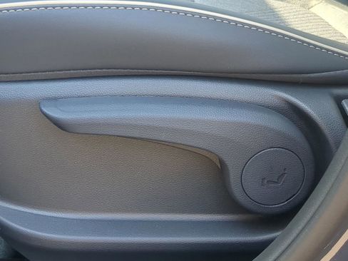 New 2025 Hyundai Venue Limited FWD image 22