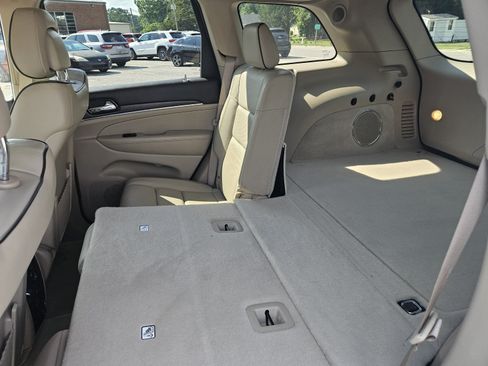 Used 2019 Jeep Grand Cherokee Overland RWD image 16