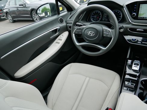 Certified 2023 Hyundai Sonata SEL w/ Preferred Accessory Package FWD image 9