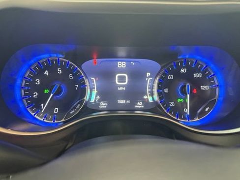 Certified 2024 Chrysler Pacifica Touring-L FWD image 27