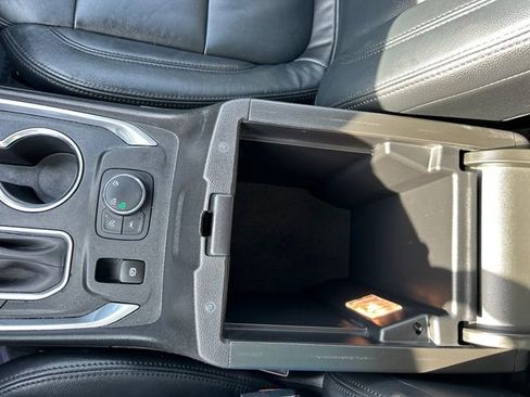 Used 2023 Chevrolet Traverse LT image 22