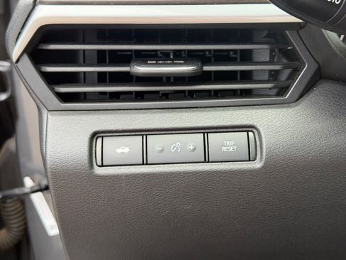 Used 2024 Nissan Altima 2.5 SV FWD image 19